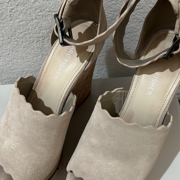 Women’s Marc Fisher Wedge 7 - Picture 2 of 4